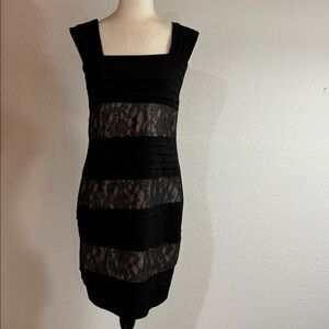 1816 Valerie Bertinelli sleeveless Black Lace Panel Dress. Sz12